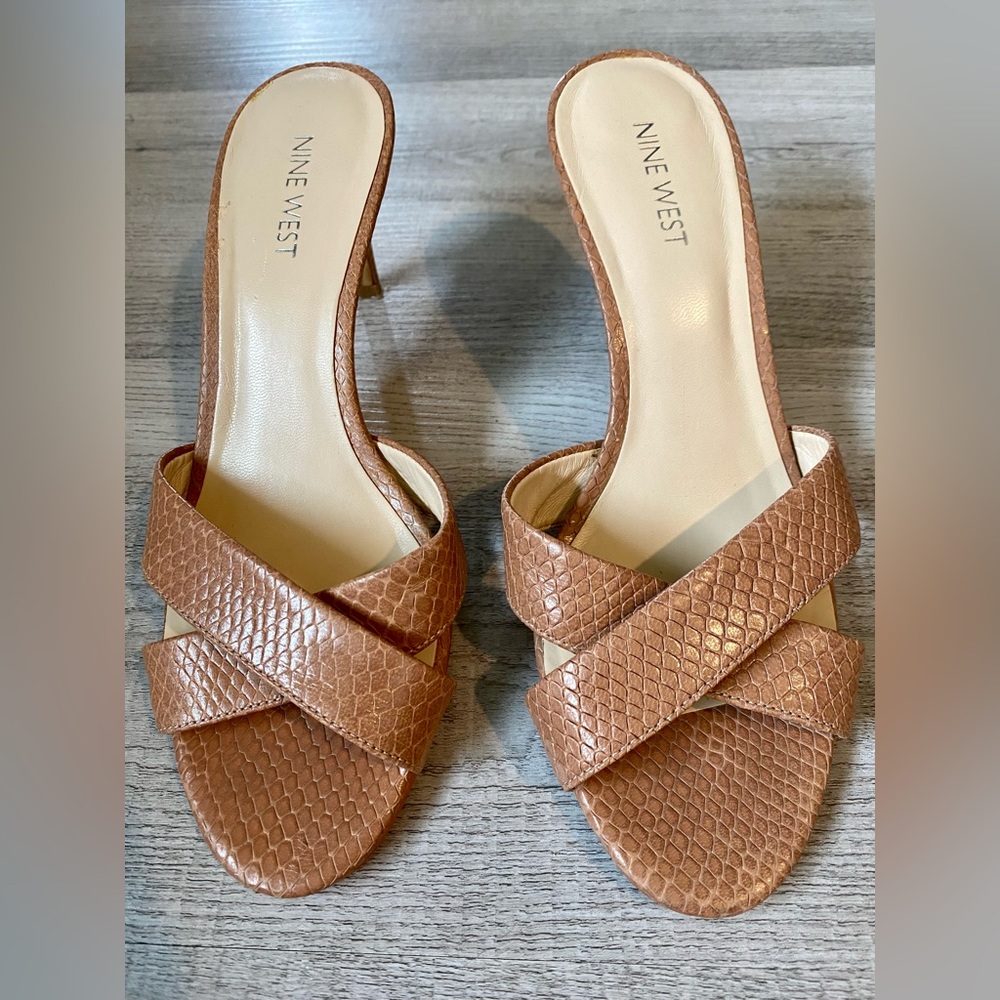 Nine West NWALLTO  Leather Snake Criss Cross Peep Toe Slip On Sandal. Size 8.